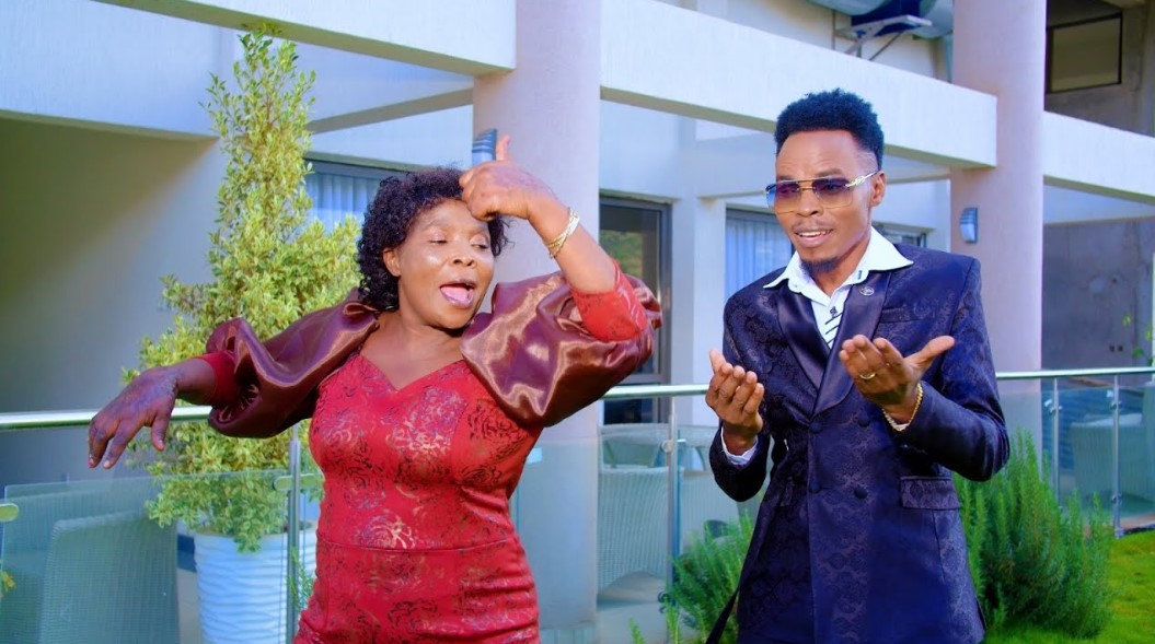 Music Audio : Rose Muhando Ft Stephen Kasolo – Mwaka Huu | Download Mp3